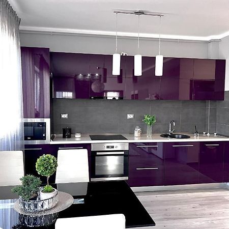 Luxurious Accommodation 플로레스티 외부 사진