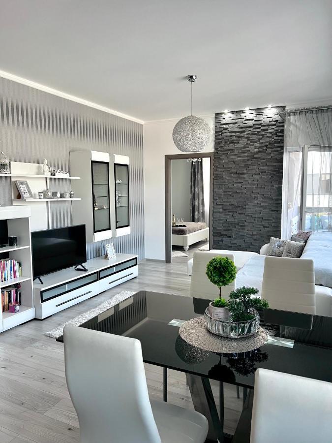 Luxurious Accommodation 플로레스티 외부 사진