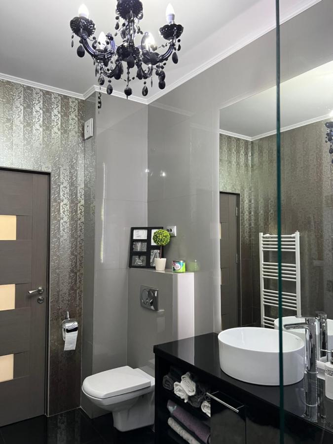 Luxurious Accommodation 플로레스티 외부 사진