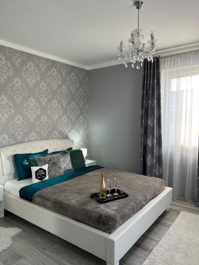 Luxurious Accommodation 플로레스티 외부 사진